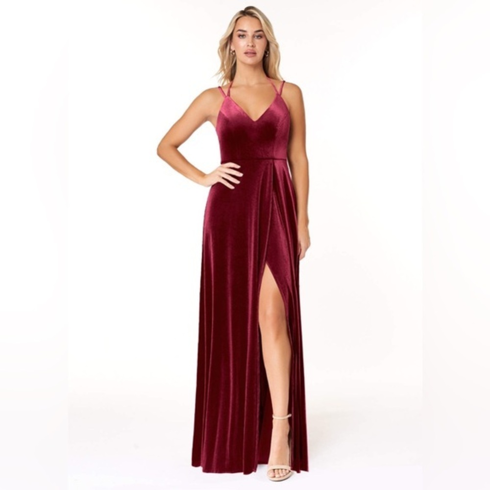 Azazie Sora Stretch
Burgundy A-Line Halter Bow Velvet Dress